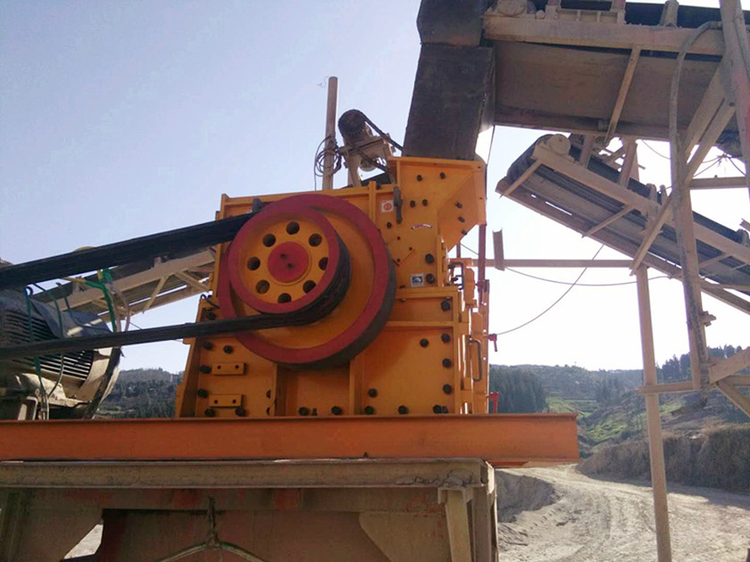 云南中天礦山機(jī)械設(shè)備制造,云南昆明鵝卵石、玄武巖、花崗巖、石灰?guī)r鄂式破碎機(jī),反擊式破碎機(jī),二合一破碎機(jī),制砂機(jī),給料機(jī),石料生產(chǎn)線,制砂生產(chǎn)線-新產(chǎn)品展示案例-圖片中心